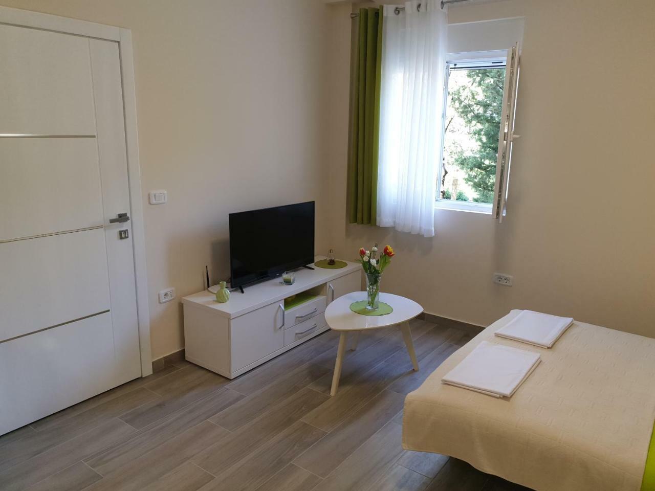 Apartments Jadran Тиват Екстериор снимка