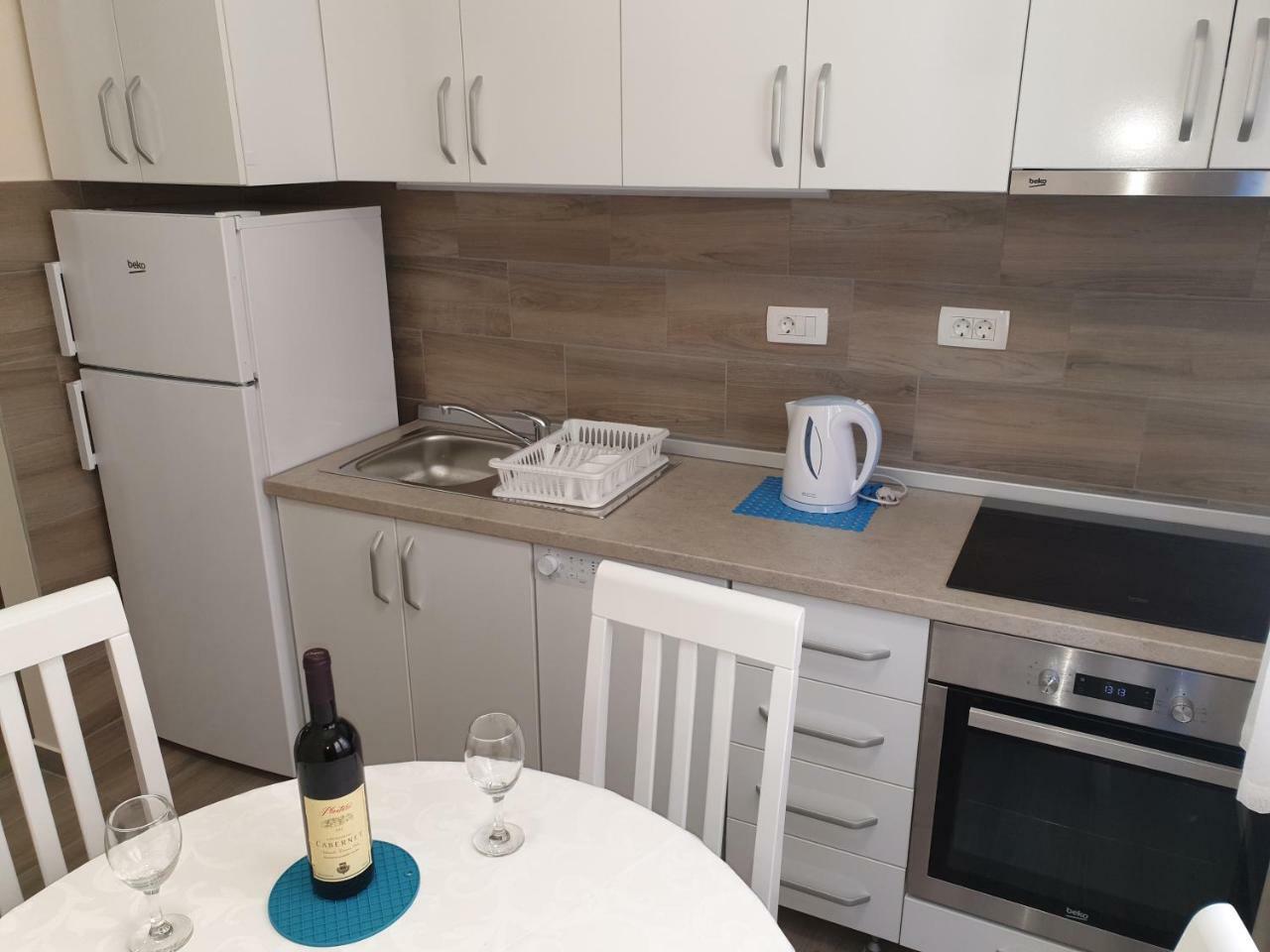 Apartments Jadran Тиват Екстериор снимка