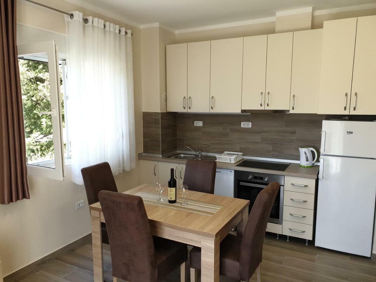 Apartments Jadran Тиват Екстериор снимка