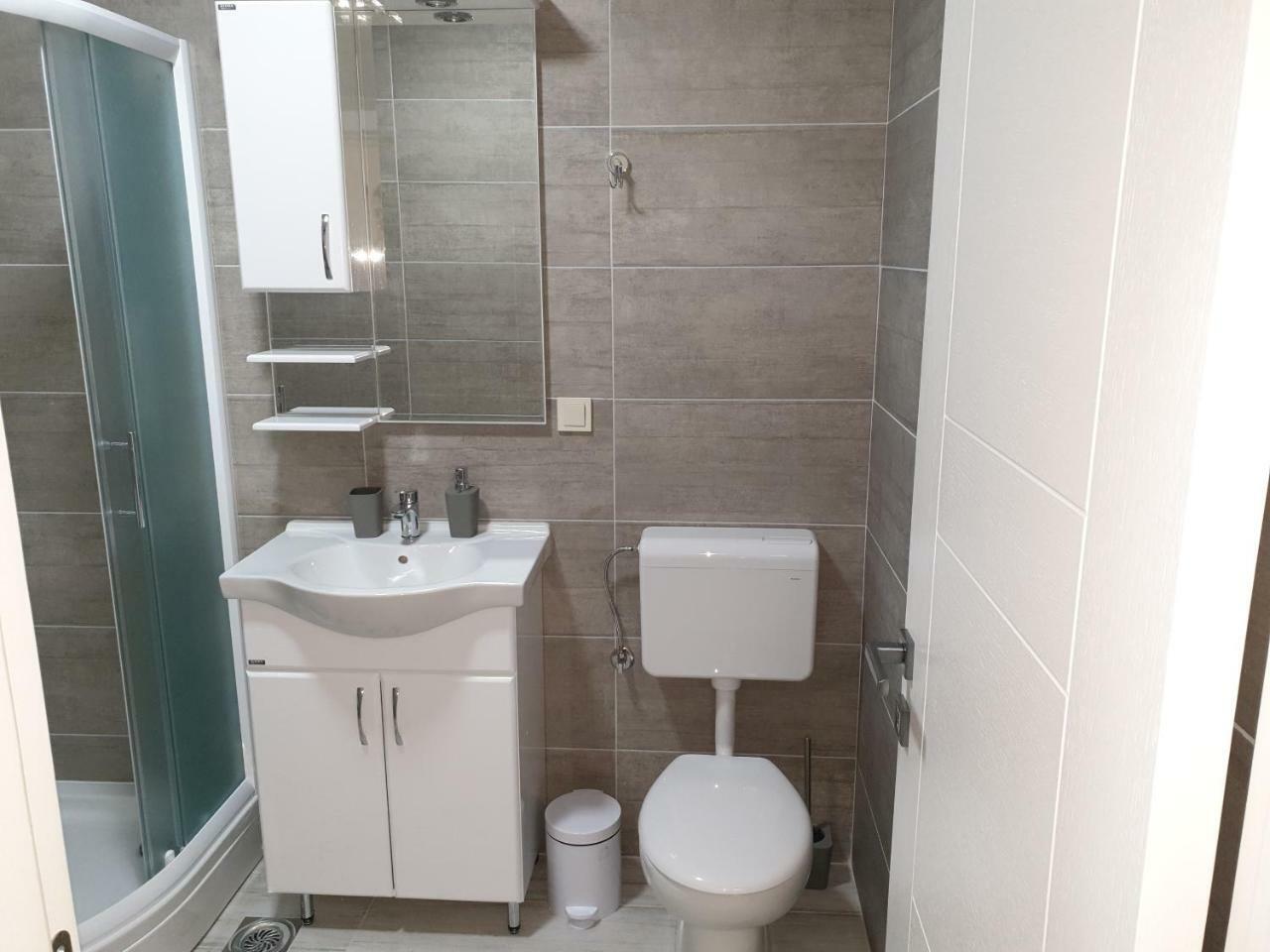 Apartments Jadran Тиват Екстериор снимка