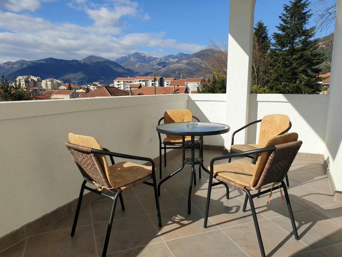 Apartments Jadran Тиват Екстериор снимка